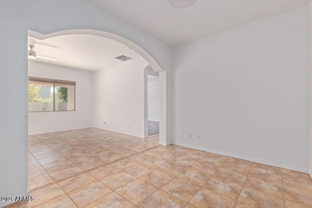 Image 3 of property listing at 10429 W SANDS Drive, Peoria, AZ 85383