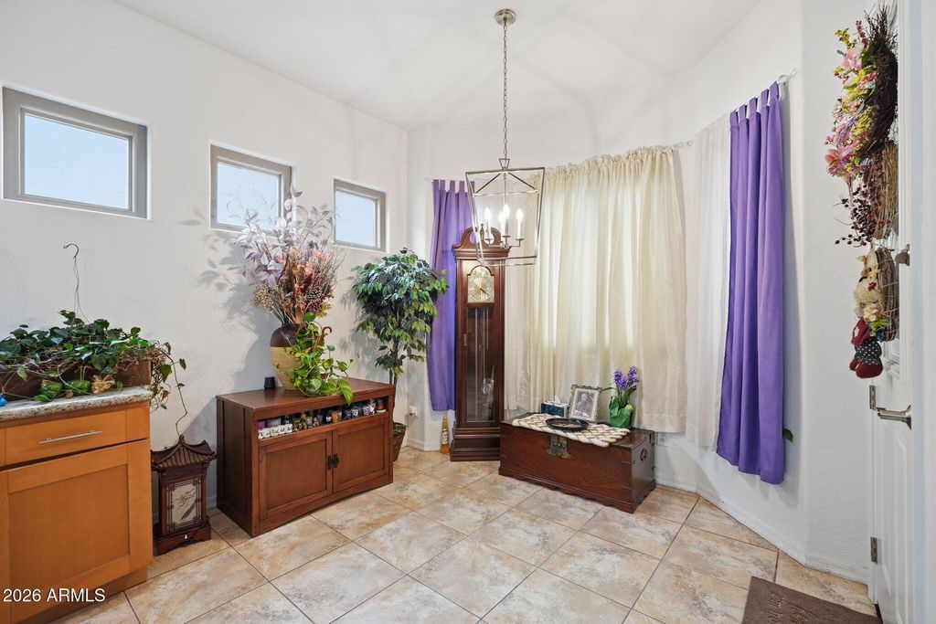 Image 5 of property listing at 10429 W SANDS Drive, Peoria, AZ 85383