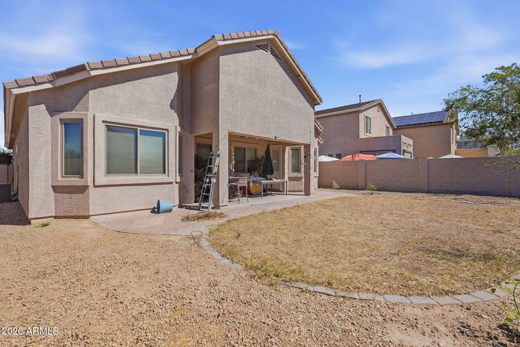 Image 7 of property listing at 10429 W SANDS Drive, Peoria, AZ 85383