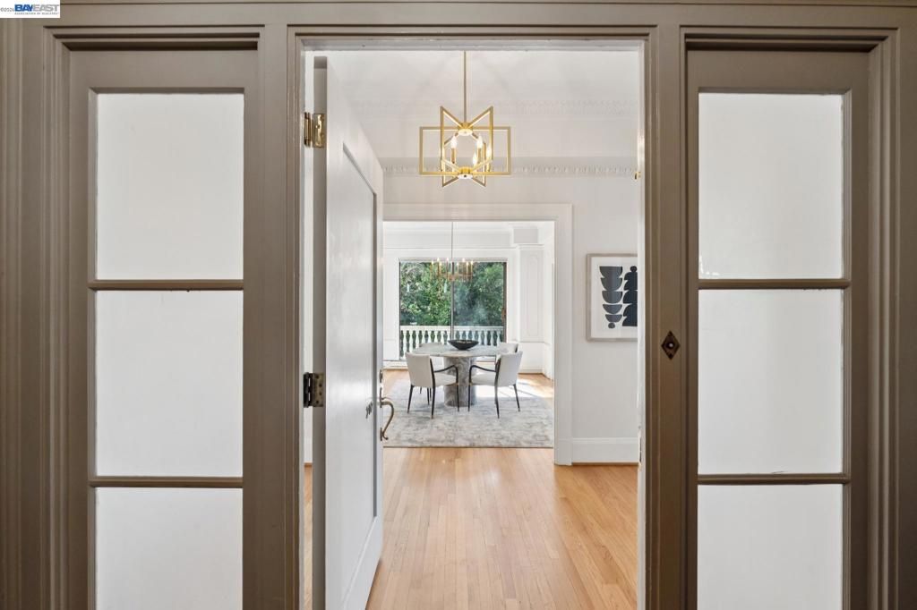 Image 2 of property listing at 200 Lakeside Dr 202, Oakland, CA 94612