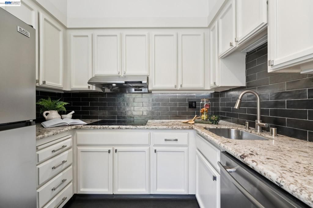 Image 21 of property listing at 200 Lakeside Dr 202, Oakland, CA 94612