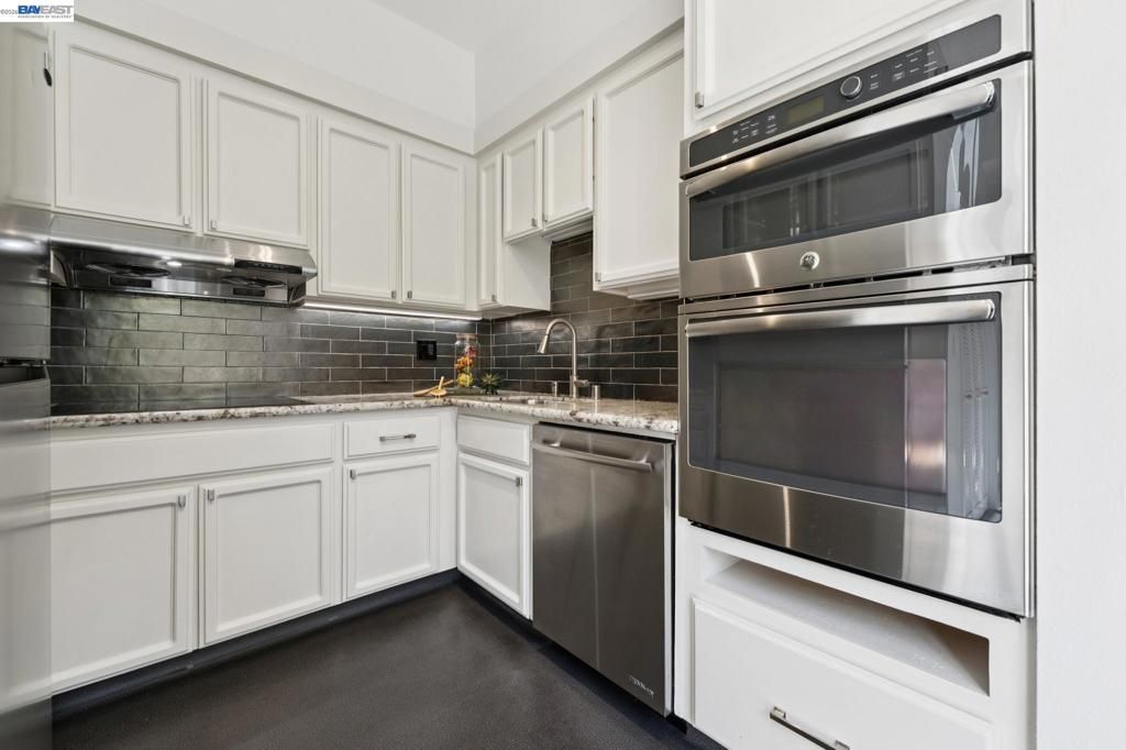 Image 22 of property listing at 200 Lakeside Dr 202, Oakland, CA 94612