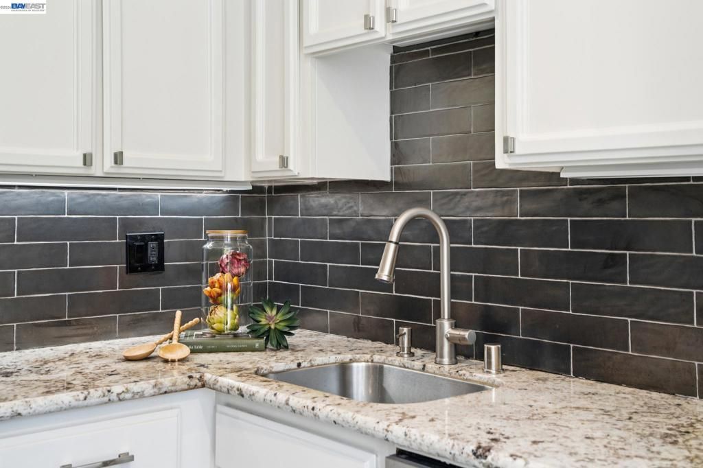 Image 23 of property listing at 200 Lakeside Dr 202, Oakland, CA 94612