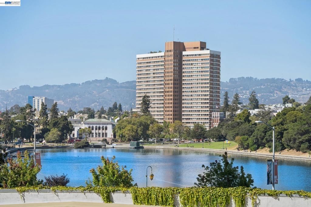 Image 31 of property listing at 200 Lakeside Dr 202, Oakland, CA 94612