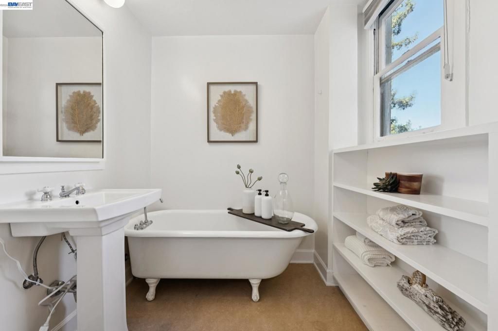Image 33 of property listing at 200 Lakeside Dr 202, Oakland, CA 94612