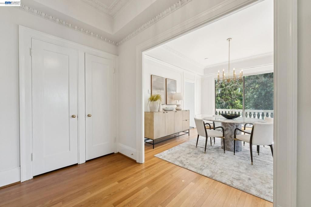 Image 4 of property listing at 200 Lakeside Dr 202, Oakland, CA 94612