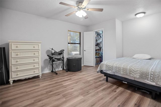 12315 Fisher Drive, Mont Belvieu, TX 77523