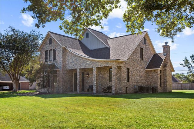 12315 Fisher Drive, Mont Belvieu, TX 77523