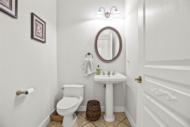 12315 Fisher Drive, Mont Belvieu, TX 77523