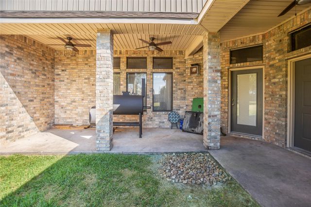 12315 Fisher Drive, Mont Belvieu, TX 77523