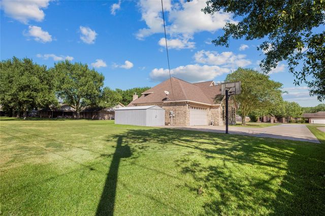 12315 Fisher Drive, Mont Belvieu, TX 77523
