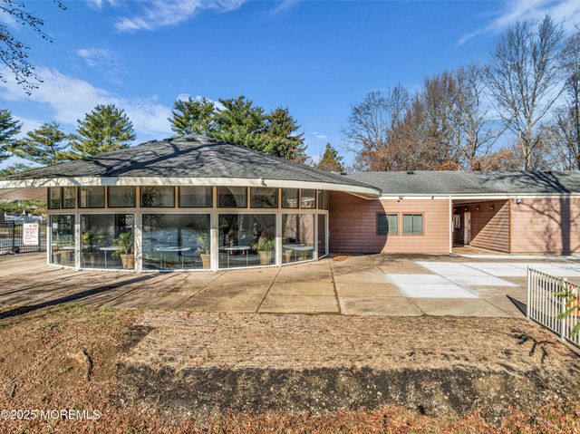 19 Helene Court, Tinton Falls, NJ 07724