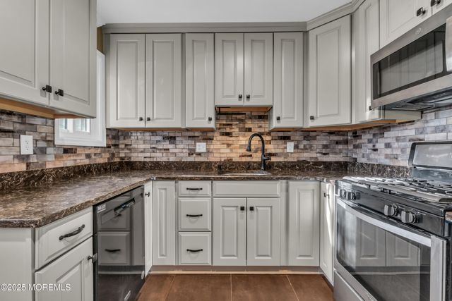 19 Helene Court, Tinton Falls, NJ 07724