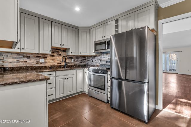 19 Helene Court, Tinton Falls, NJ 07724