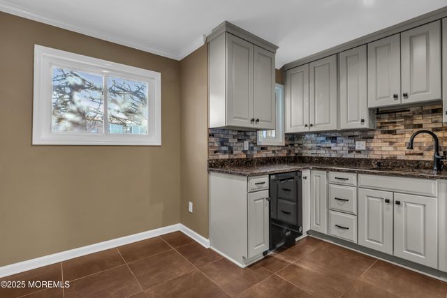 19 Helene Court, Tinton Falls, NJ 07724