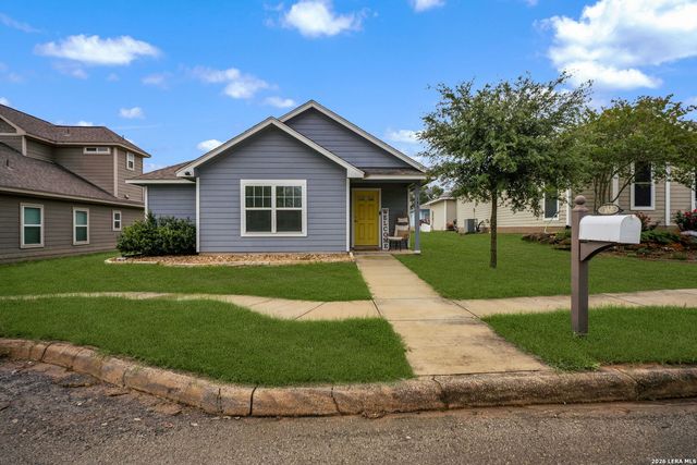 185 LARK HILL RD, Floresville, TX 78114