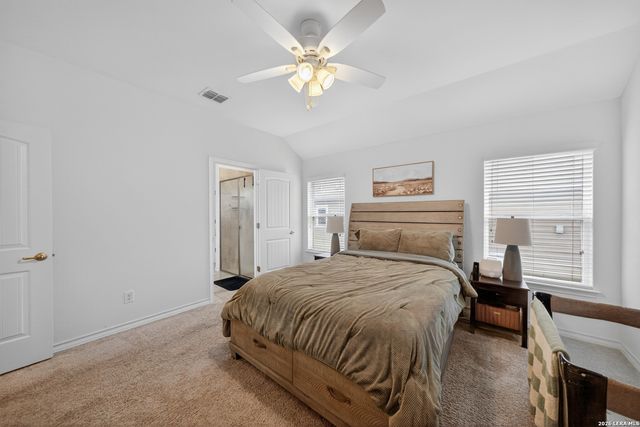 185 LARK HILL RD, Floresville, TX 78114