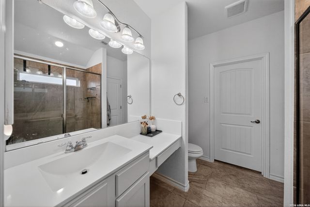 185 LARK HILL RD, Floresville, TX 78114