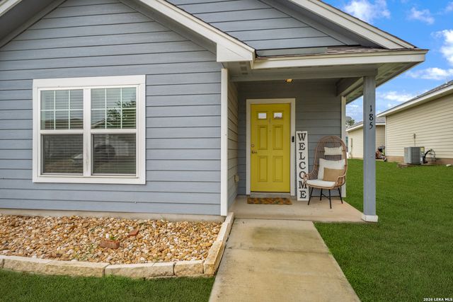 185 LARK HILL RD, Floresville, TX 78114