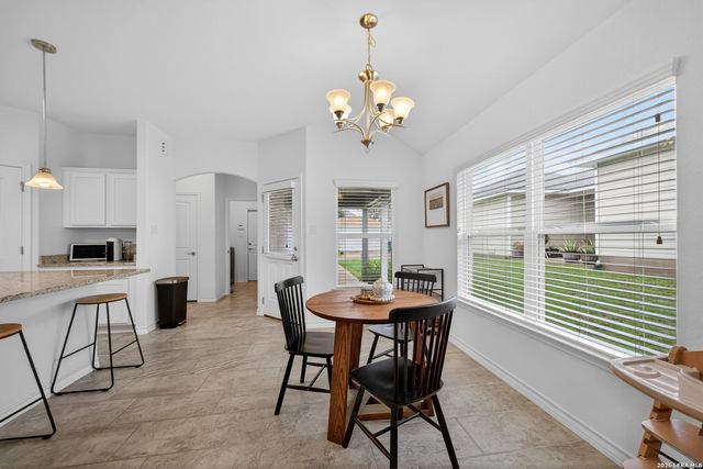 185 LARK HILL RD, Floresville, TX 78114