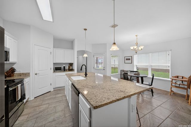 185 LARK HILL RD, Floresville, TX 78114