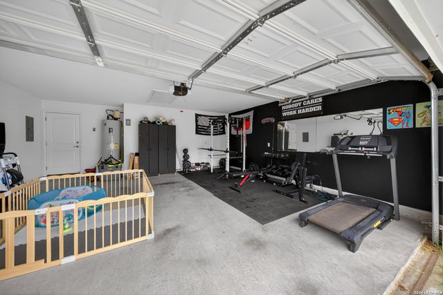 185 LARK HILL RD, Floresville, TX 78114