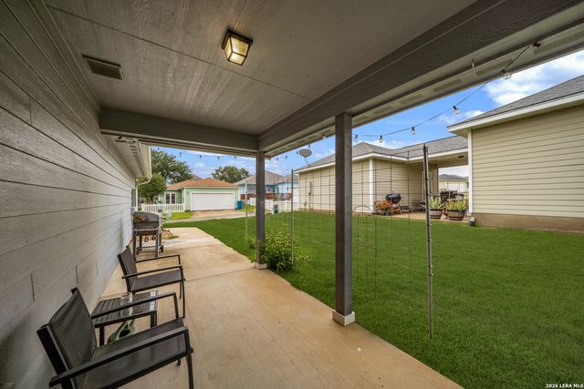 185 LARK HILL RD, Floresville, TX 78114