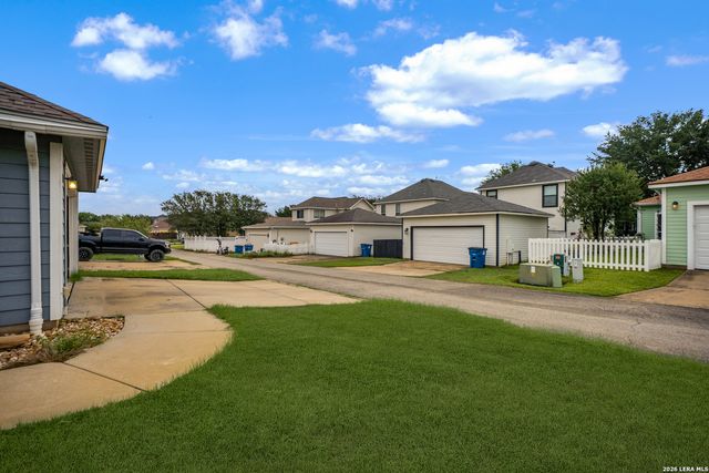 185 LARK HILL RD, Floresville, TX 78114