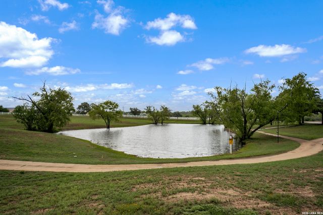 185 LARK HILL RD, Floresville, TX 78114