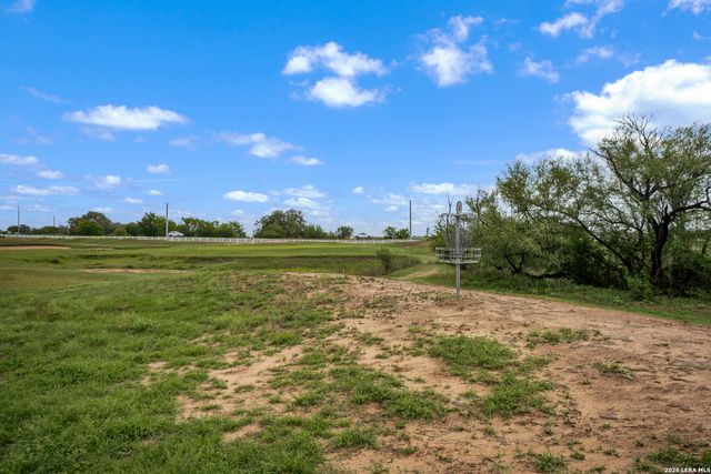 185 LARK HILL RD, Floresville, TX 78114