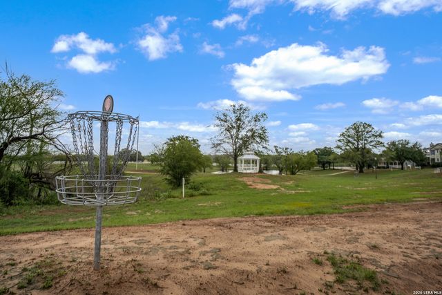 185 LARK HILL RD, Floresville, TX 78114
