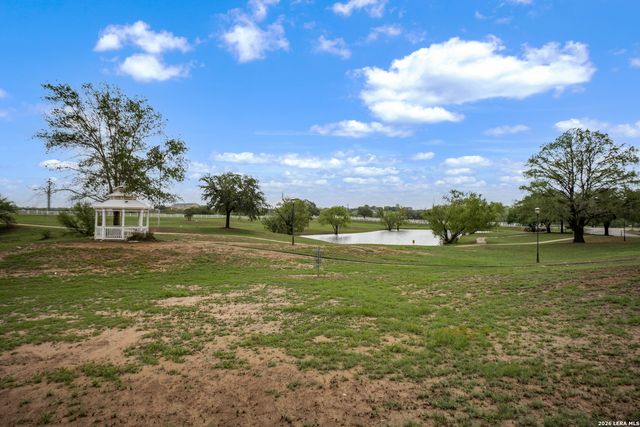 185 LARK HILL RD, Floresville, TX 78114