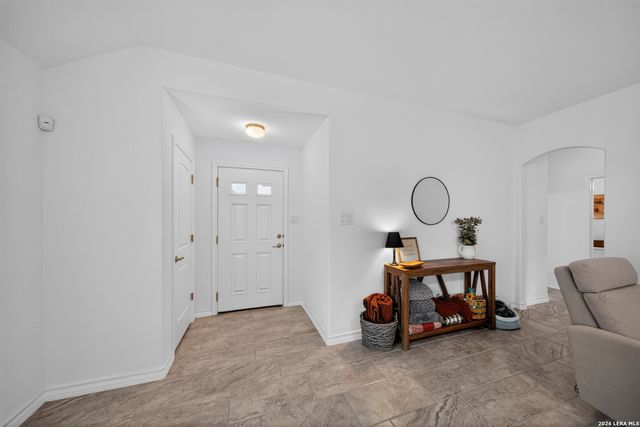185 LARK HILL RD, Floresville, TX 78114