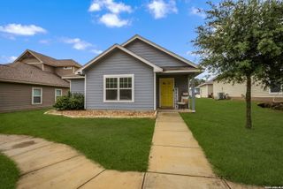 185 LARK HILL RD, Floresville, TX 78114