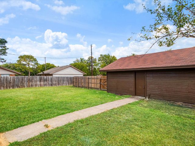 1040 Carmody Drive, Mesquite, TX 75149
