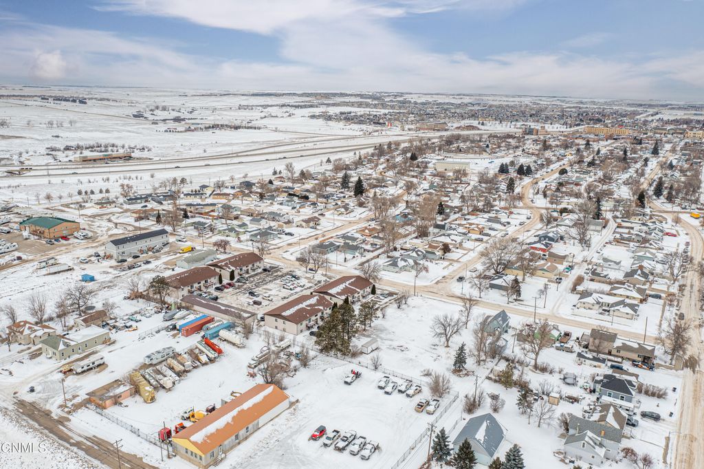 1511 4th Street W, Williston, ND 58801 photo 5