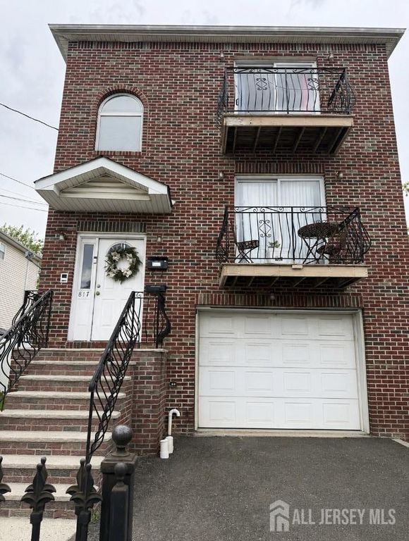817 Jackson Avenue, Linden, NJ 07036