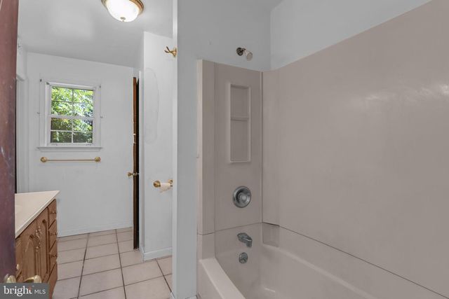 90 INDIAN MILLS RD, Shamong, NJ 08088