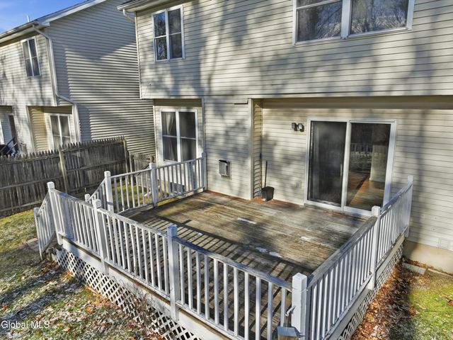 1022 Sterling Ridge Drive, Rensselaer, NY 12144