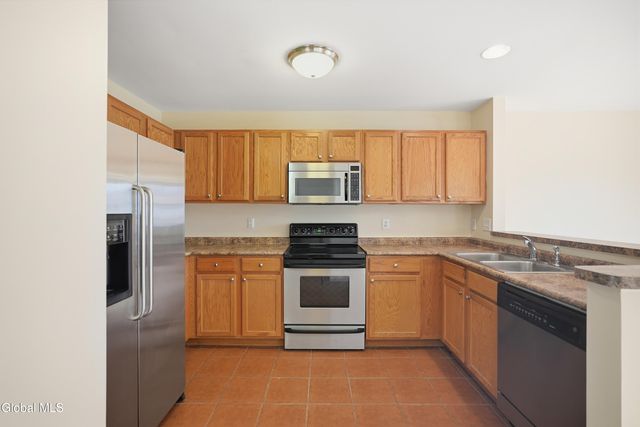 1022 Sterling Ridge Drive, Rensselaer, NY 12144