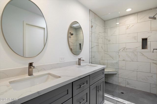 3069 E CANNON Drive, Phoenix, AZ 85028