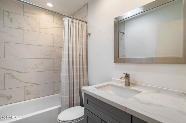 3069 E CANNON Drive, Phoenix, AZ 85028