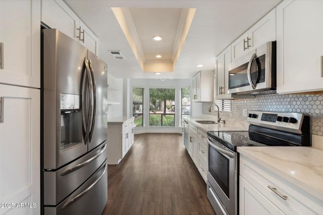 3069 E CANNON Drive, Phoenix, AZ 85028