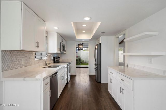 3069 E CANNON Drive, Phoenix, AZ 85028