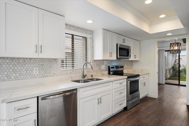 3069 E CANNON Drive, Phoenix, AZ 85028