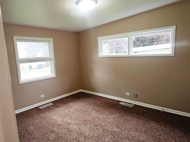 1915 11th Avenue, Marion, IA 52302