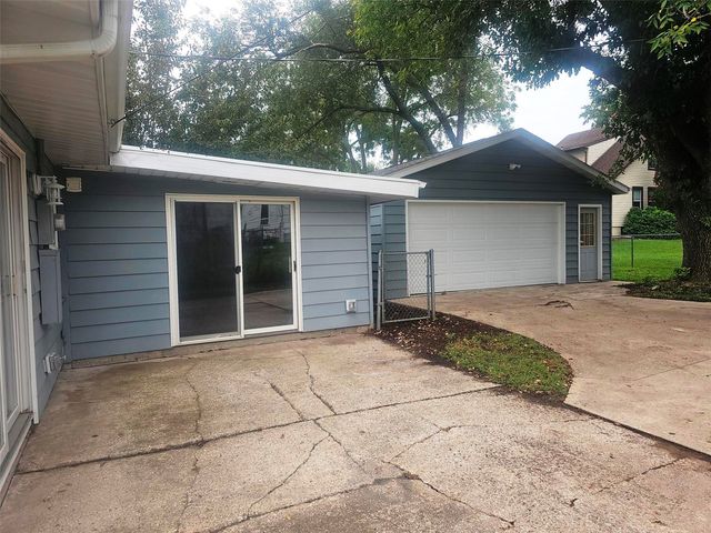 1915 11th Avenue, Marion, IA 52302