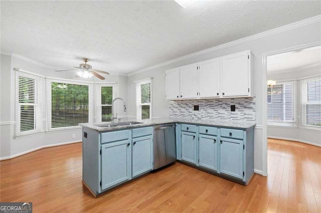 4862 Helga Way NE, Woodstock, GA 30188
