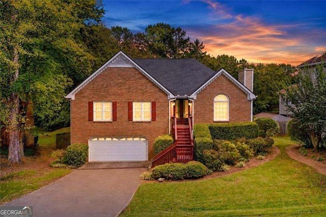 4862 Helga Way NE, Woodstock, GA 30188