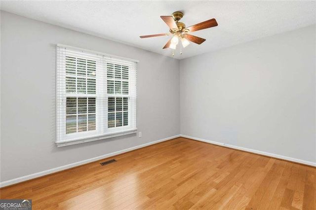 4862 Helga Way NE, Woodstock, GA 30188